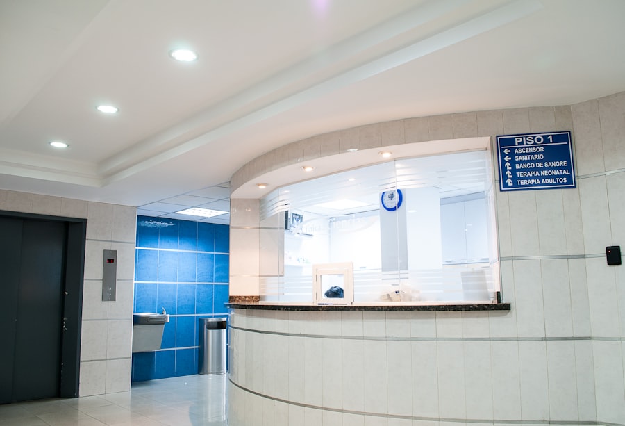 Spanish-language private clinic reception