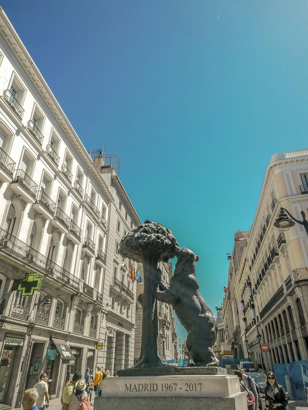 Puerta del Sol — network and apply in the city